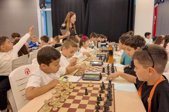 İzmir Bornovalı minik şampiyonlar madalyalarına kavuştu