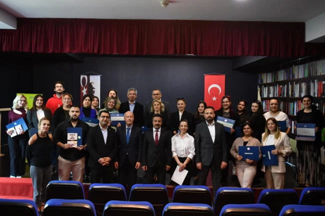 İstanbul Beylikdüzü'nde 'uygulamalı muhasebe' ilk mezunlarını verdi