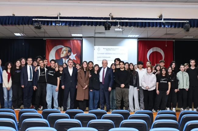 Başkan Özdemir'den liselilere 'umutlarınızı bırakmayın' mesajı