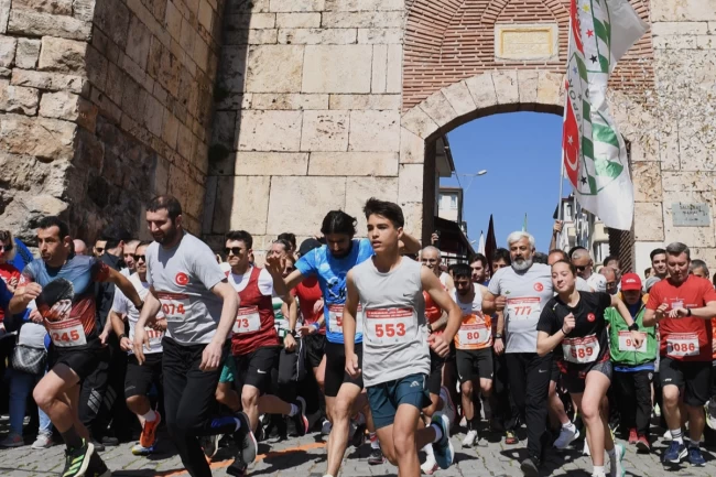 Bursa Osmangazi'de spor ile tarihi buluşturan koşu