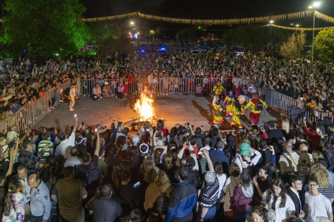 Hıdırellez ateşi İzmir Kültürpark'tan yükseldi