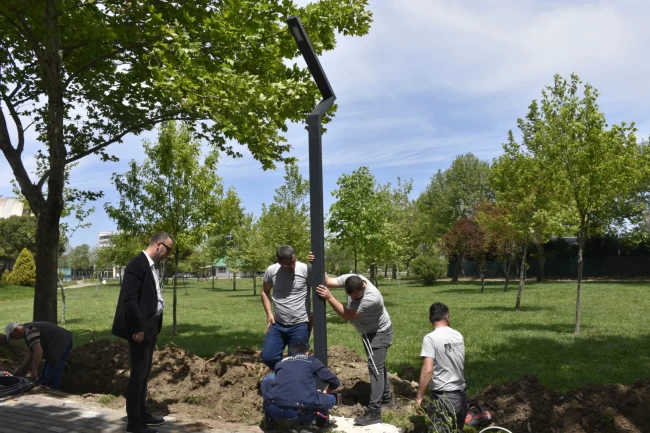 Bursa Karacabey'de Atatürk Kültür Parkı'na modern aydınlatma
