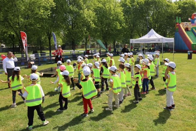 Bursa Uluslararası Spor Festivali'nde çocuklar doyasıya eğlendi