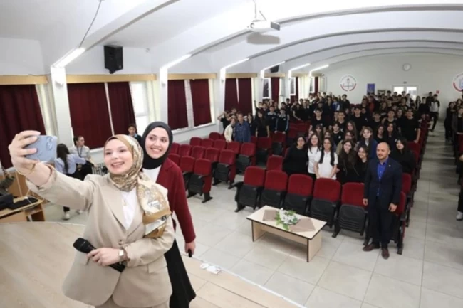 Bursa'da İnegöl'deki öğrencilere 'dijital güvenlik'