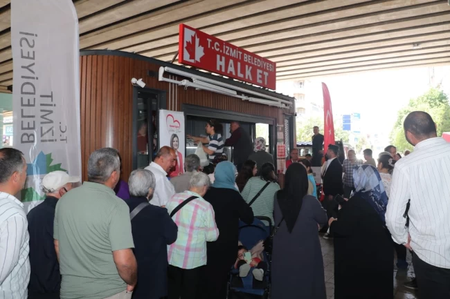 Halk Et mobil aracına Körfez'de yoğun ilgi