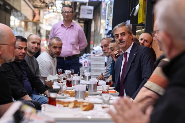 Sakarya Uzunçarşı'da Başkan Alemdar kunduracı esnafıyla buluştu