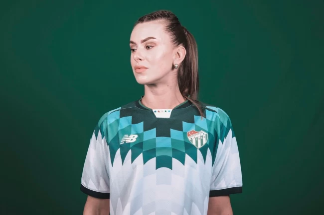 Bursaspor'un yeni sezon taraftar formaları ilgi görüyor