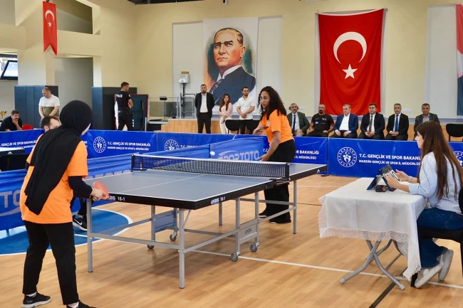 Mardin Midyat'ta masa tenisinde ödüller sahibini buldu