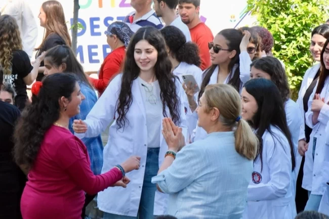 Otist çocuklara Adanalı öğrencilerden yardım eli