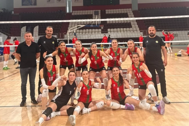 DBB Genç Kadınlar Voleybol Takımı Türkiye Şampiyonası'na galibiyetle başladı
