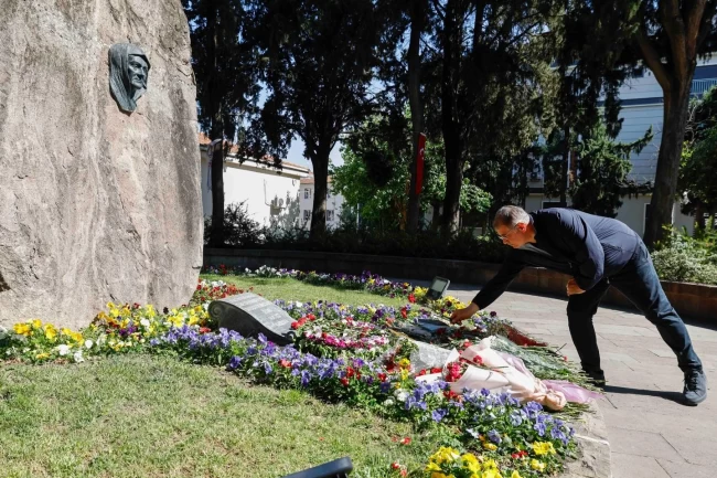 Zübeyde Hanım'ın anıt mezarına ziyaret