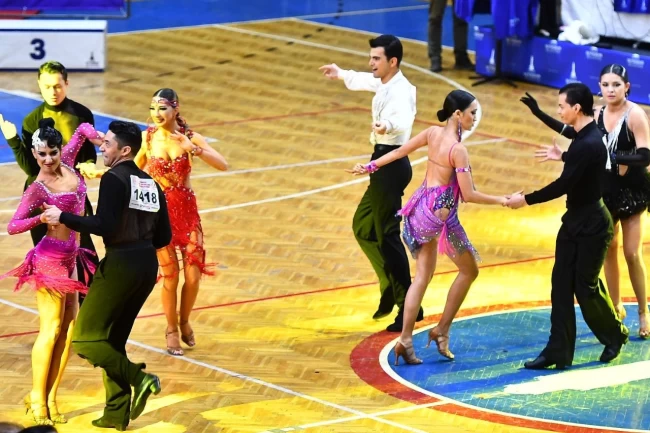 İzmir'de dansçıların kıyasıya rekabeti
