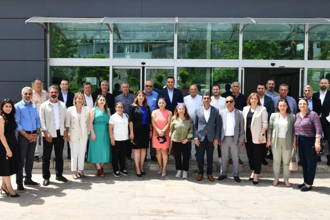 İzmir Çiğli'de 26 mahalle muhtarı ile bir araya geldi