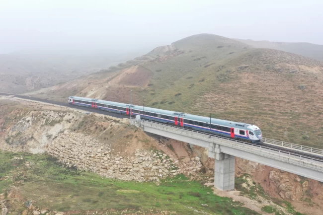 Siirt'e 34 kilometrelik yeni demiryolu... Bölgesel kalkınmaya demiryolu hamlesi