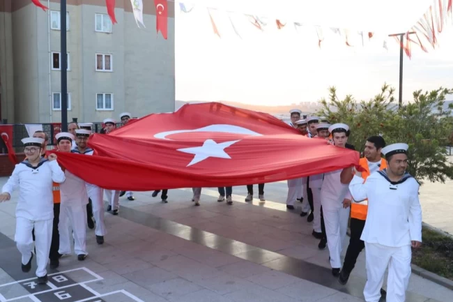 Kocaeli Çayırova'nın özel askerlerine kına gecesi