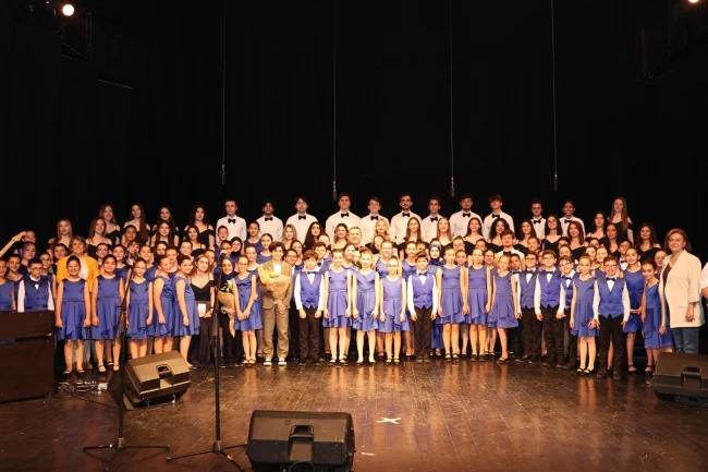 Bursa Nilüfer Çocuk ve Gençlik Koroları yıl sonu konserinde büyüledi