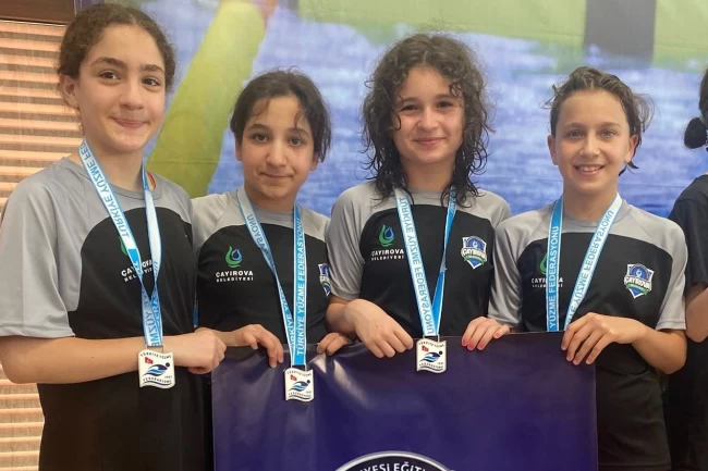 Kocaeli Çayırova'ya Türkiye yüzme şampiyonluğu geldi