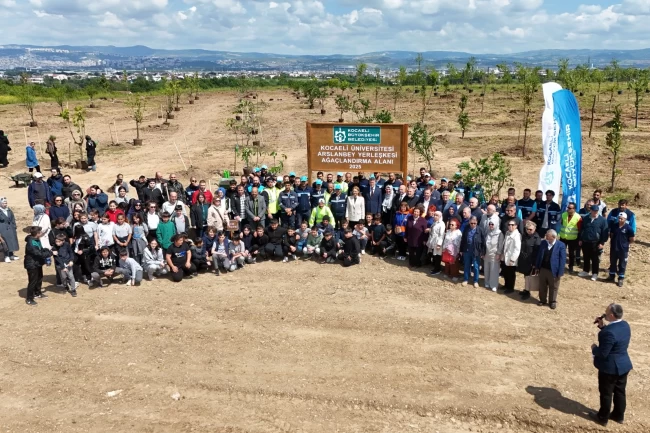 Kocaeli'nde binlerce fidan toprakla buluştu