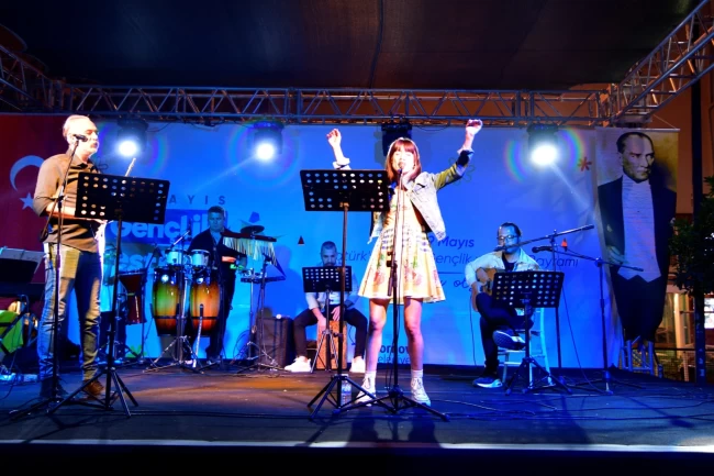 Bornova'da 19 Mayıs coşkusu meydanlara taşıyor