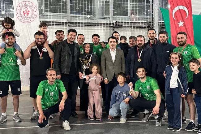 Düzce Yığılca'da kurumlar arası voleybolda ahde vefa