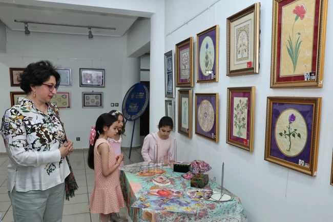 Ebru ve Kaat'ı sergisi Nilüfer'de Konak Kültürevi'nde