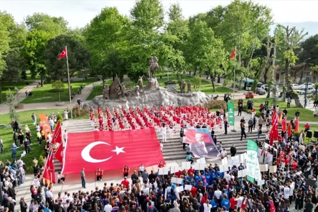 Bursa İnegöl'de 19 Mayıs coşkusu sokaklara taştı