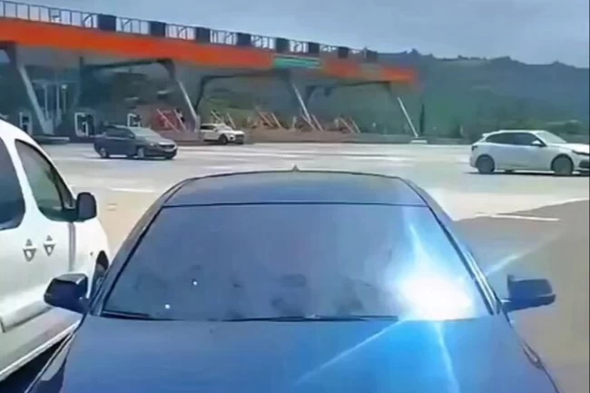 Bursa'da çakarlı araç Jandarma'dan kaçamadı!