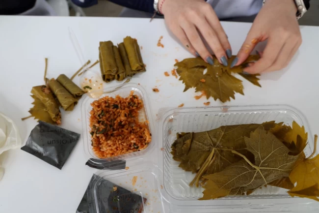 Enfest'te renkli yarışmalar... 10 dakikada 27 sarma sardı!