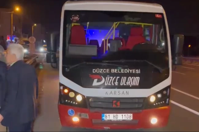 Düzce'de şehiriçi yolcu minibüsü yayaya çarptı