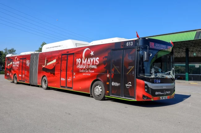 Kocaeli'de otobüs ve tramvaylar bayramlık giydirildi