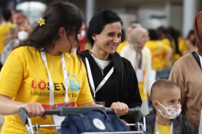 LÖSEV'in İyilikler Çarşısı Bursa'da umut dağıttı