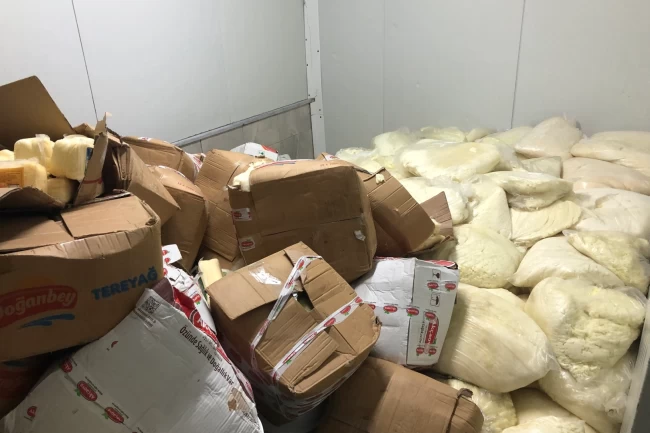 Sakarya'da kaçak süt ürünlerine geçit verilmedi! 5 ton kaçak ürüne el konuldu