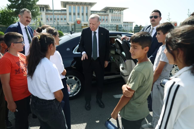 Cumhurbaşkanı Erdoğan, Adıyaman'dan gelen çocuklarla görüştü