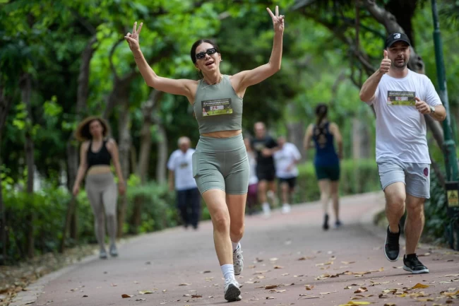 İzmir'de doğaseverler köy okulları için koştu