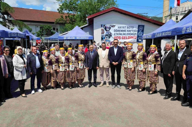 Gölcüklü kadınlar el becerilerini Siretiye'de sergiledi