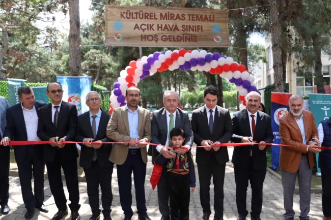 Bursa'da 'Kültürel Miras Temalı Açık Hava Sınıfı' açıldı