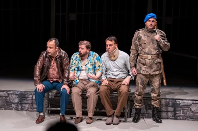 İzmir Büyükşehir'e iki tiyatro ödülü birden