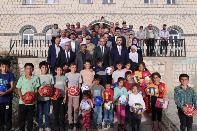 Mardin Valisi Akkoyun Mazıdağı'nda vatandaşlarla buluştu