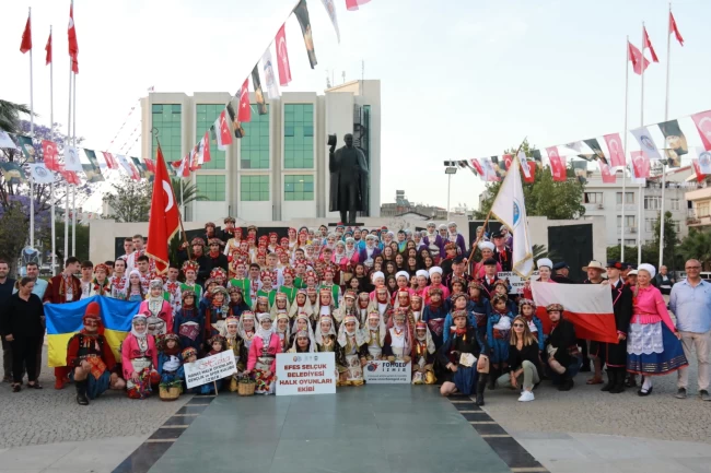 Efes Selçuk'ta Kültürler Uluslararası Halk Oyunları Şenliği ile buluşuyor