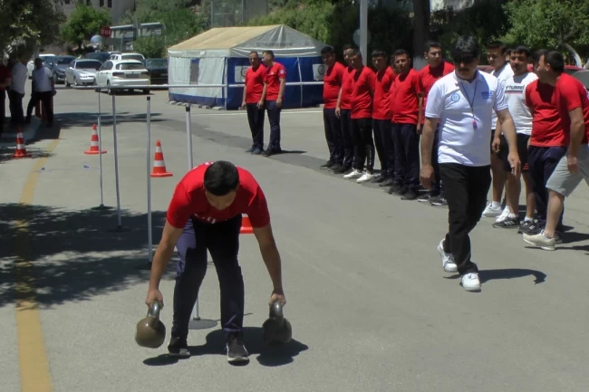 İtfaiyecilere kondisyon için spor parkuru testi