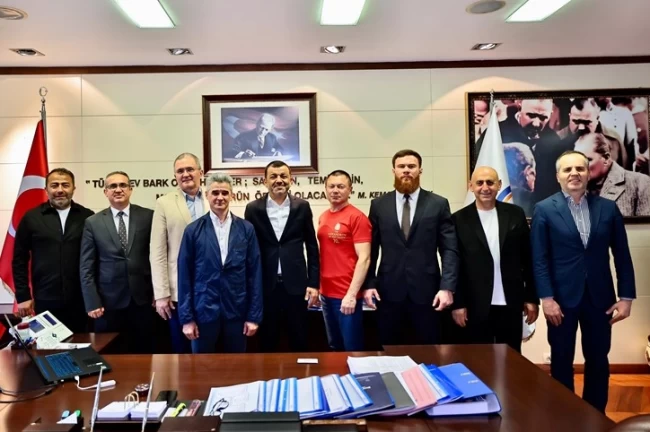 Kızıl Ordu Korosu'ndan Başkan Çavuşoğlu'na ziyaret