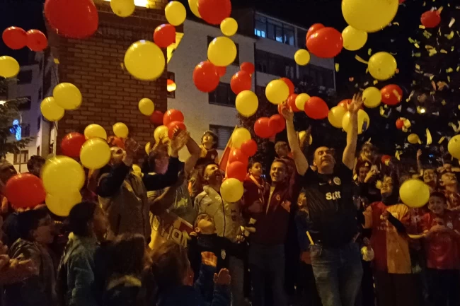 Bilecik Pazaryeri'nde şampiyonluk coşkusu gökyüzüne taşındı