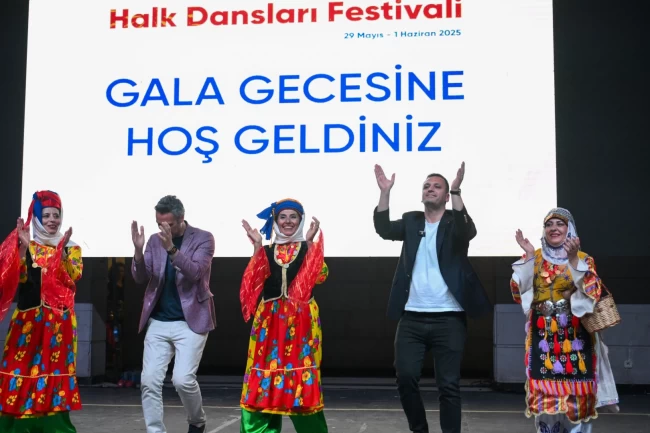 İzmir Bornova'da halayla biten festival