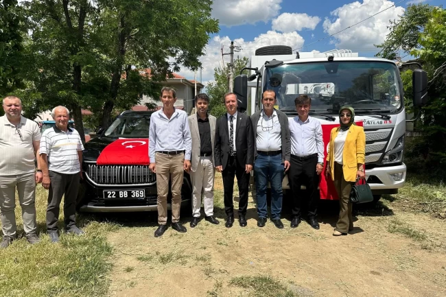 Beğendik Belediyesi'ne TOGG ve çöp kamyonu