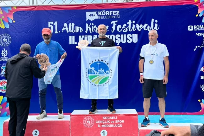 Sakarya'nın koşan tecrübesi Ali Turan kürsüyü bırakmıyor