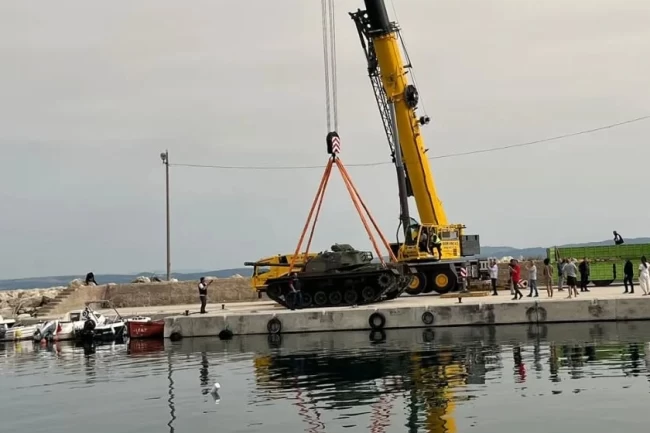 Saros Körfezi'nde çevreci hamle... Hurda tank yapay resif oluyor