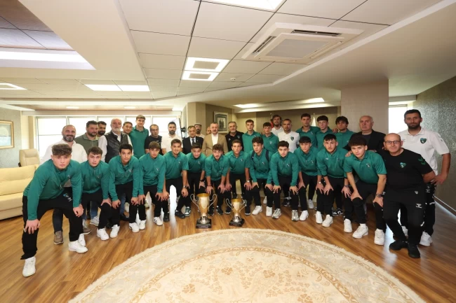 Kocaelispor'un şampiyon gençleri Büyükakın'a geldi