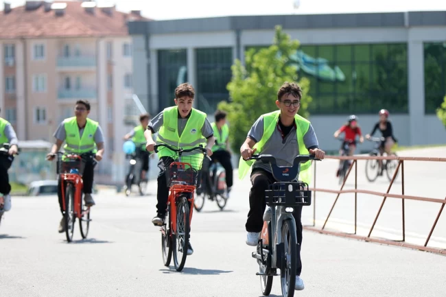 Sakarya'da pedallar Ayçiçeği Bisiklet Vadisi'nde döndü