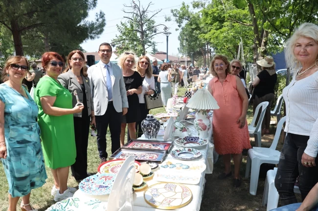 Bursa Nilüfer'de 800 kursiyer yıl sonu gösterisiyle parladı