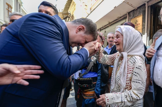 İzmir'de ihtiyaç sahipleri ve emekliler unutulmadı